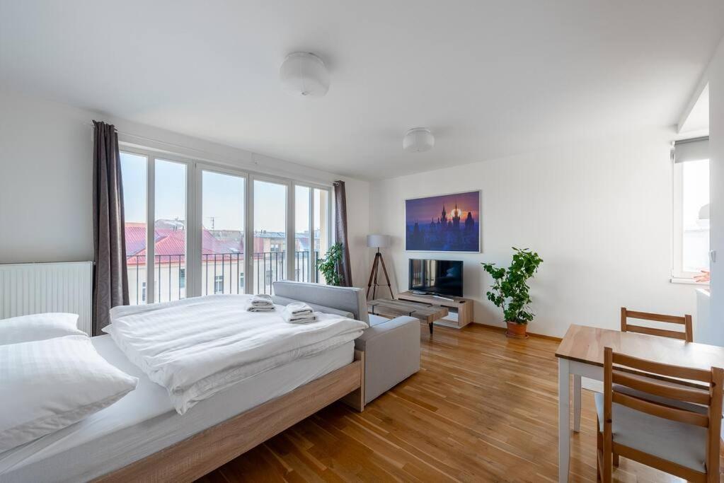Sunny Safron Apartment ปราก ภายนอก รูปภาพ